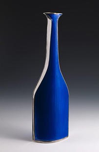 Grete Prytz Kittelsen, "Vase", 1960. Sølv og emalje. Foto: Børre Høstland, Nasjonalmuseet